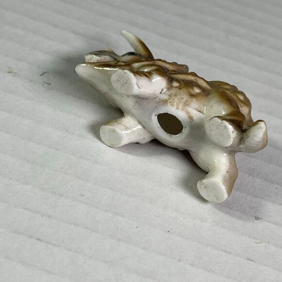 Vintage miniature Triceratops, Brontosaurus and an armadillo. - Picture 7 of 9